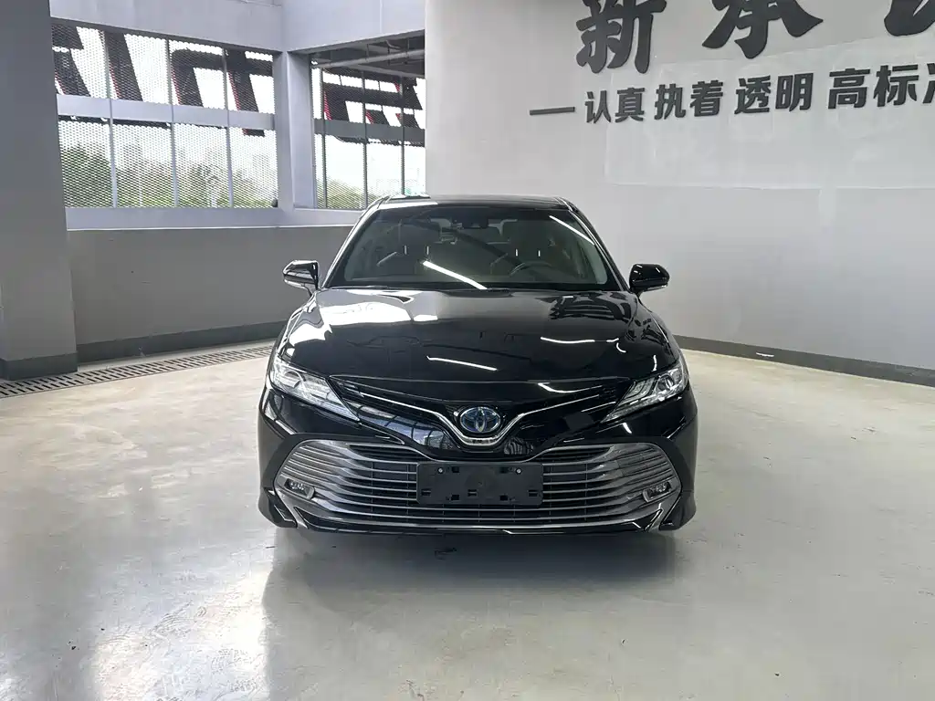 Toyota Camry — миниатюра 3