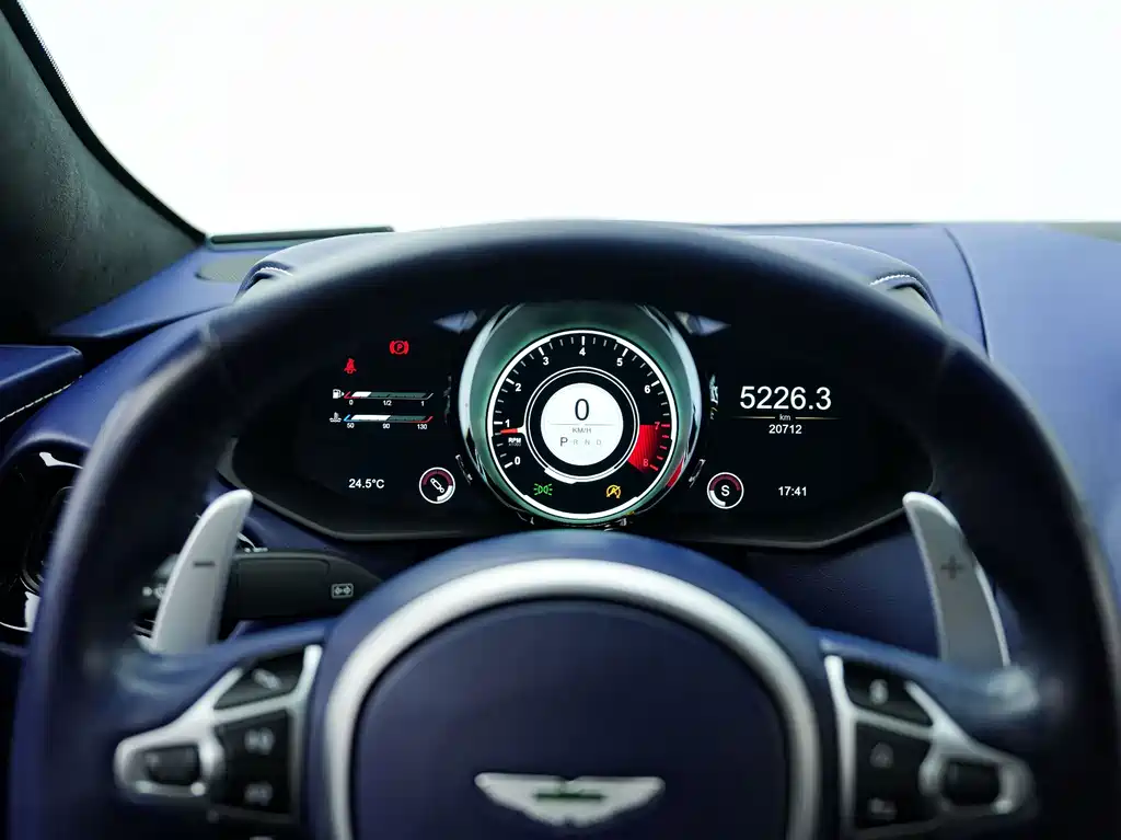 Aston Martin V8 Vantage — миниатюра 18
