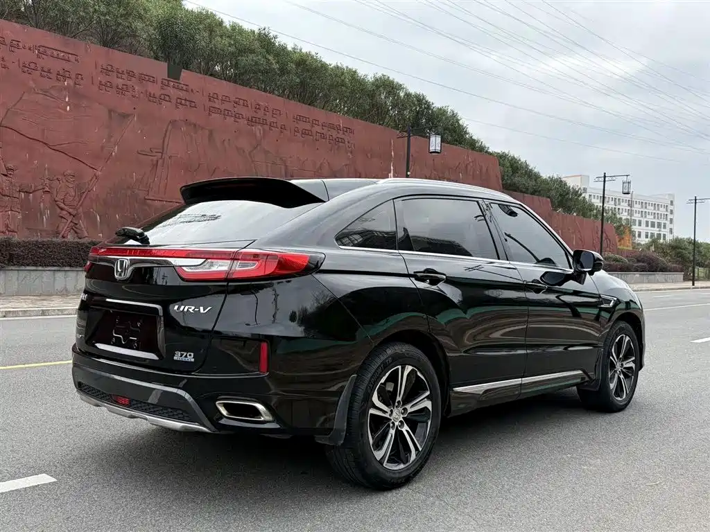 HONDA UR V