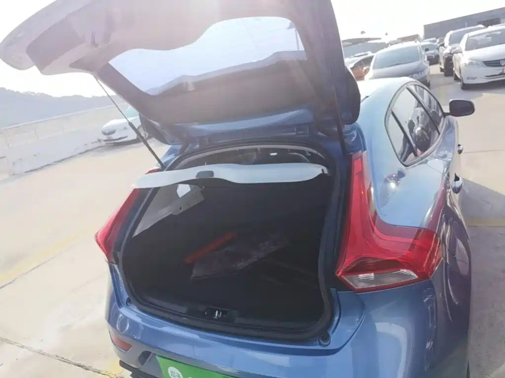 Volvo V40 — миниатюра 19