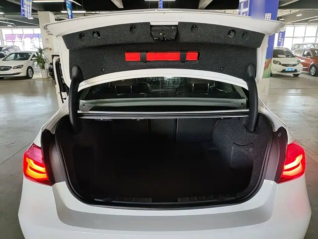 BMW 3 Series — миниатюра 19