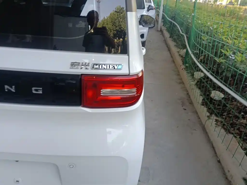 Wuling MINIEV — миниатюра 8