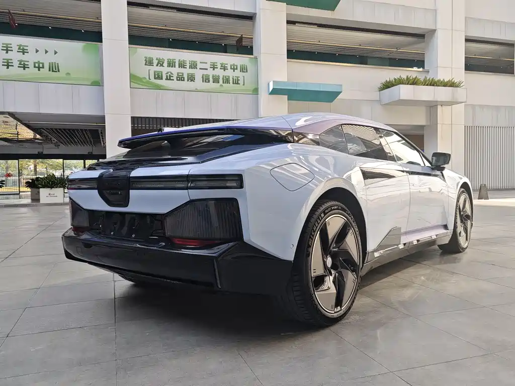 HiPhi HiPhi Z 2023 мест