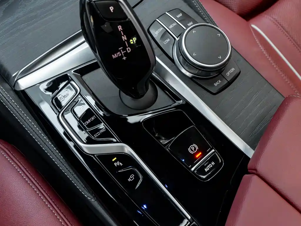 BMW 5 Series — миниатюра 21