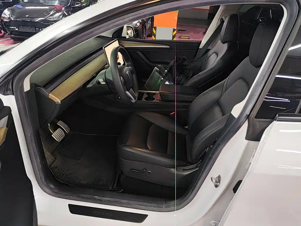 Tesla Model Y — миниатюра 16
