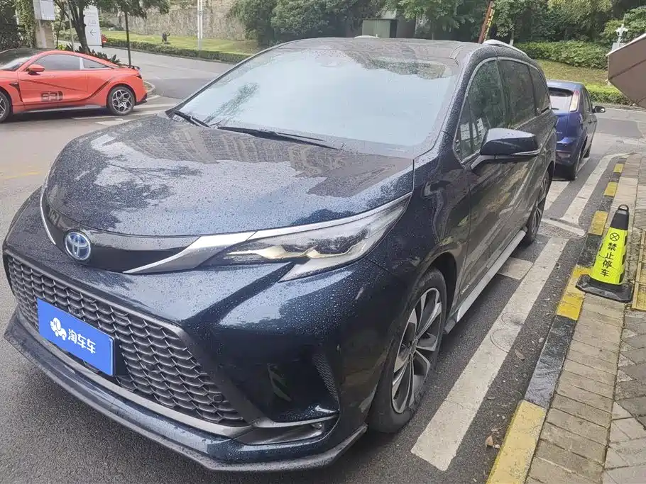 Toyota Granvia 2023