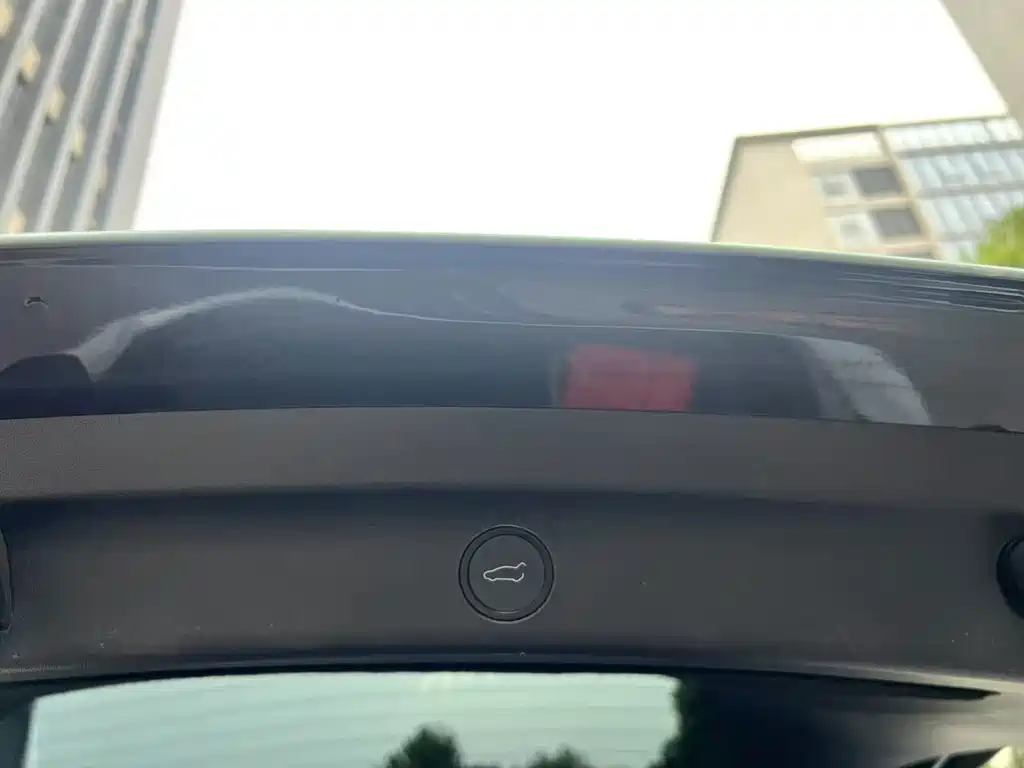 Tesla Model Y — миниатюра 16