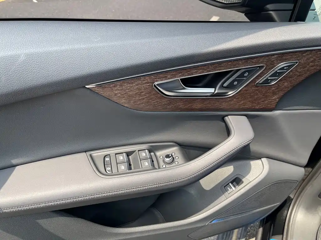Audi Q7 — миниатюра 9