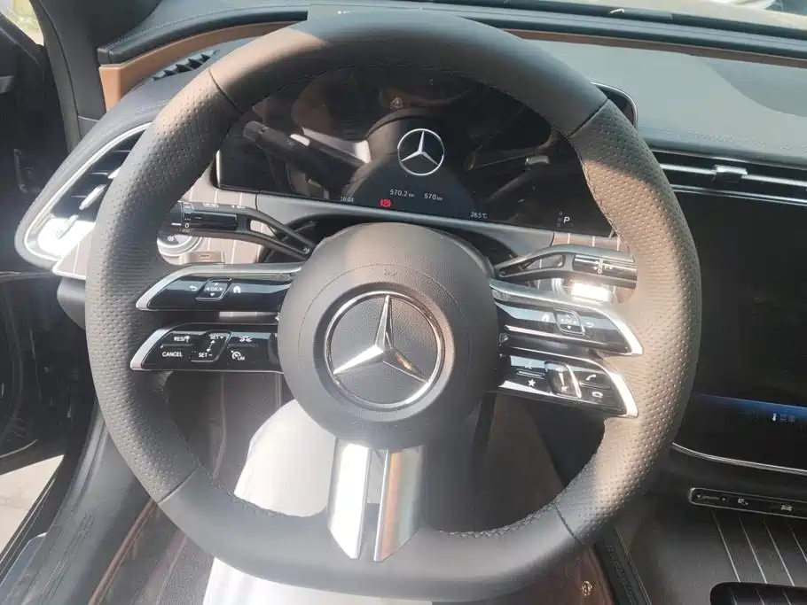 Mercedes-Benz E-Class — миниатюра 14