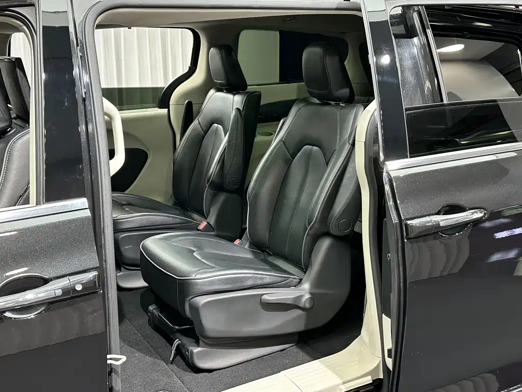 Chrysler Grand Voyager (Import) — миниатюра 13
