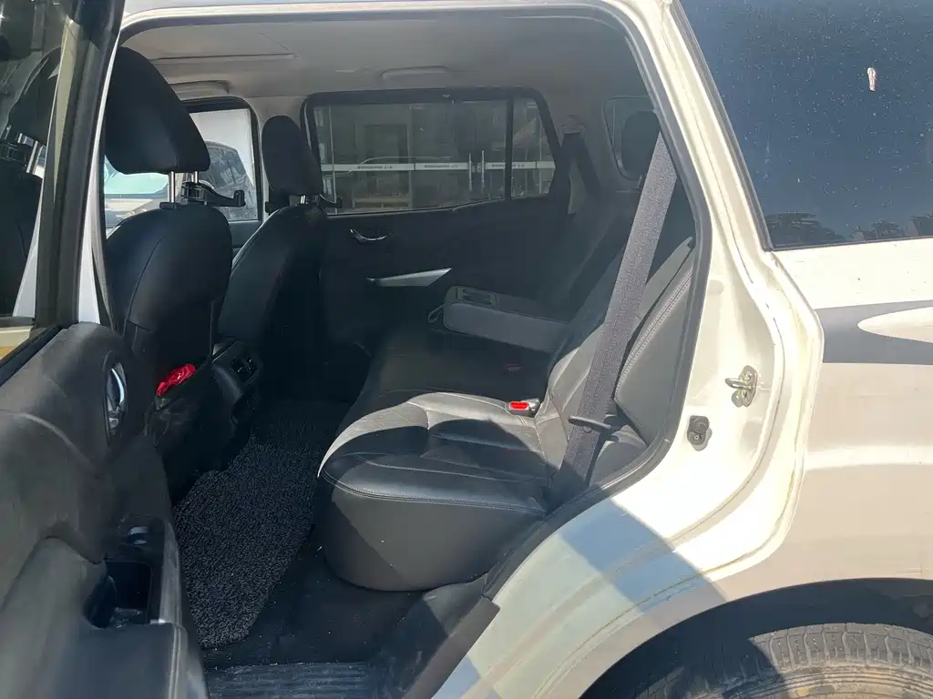 Nissan Terra — миниатюра 8