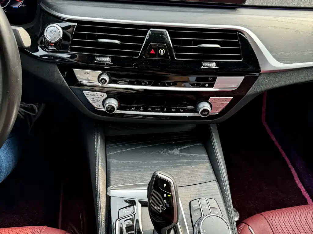 BMW 5 Series — миниатюра 9