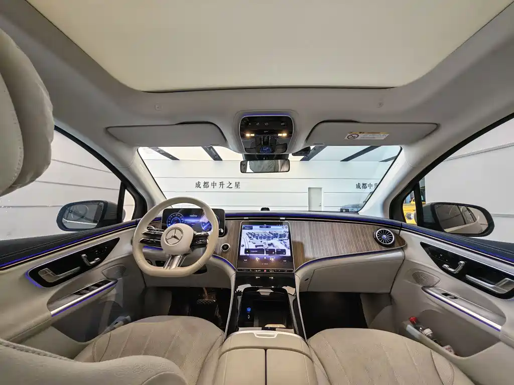 Mercedes-Benz EQE SUV — миниатюра 13