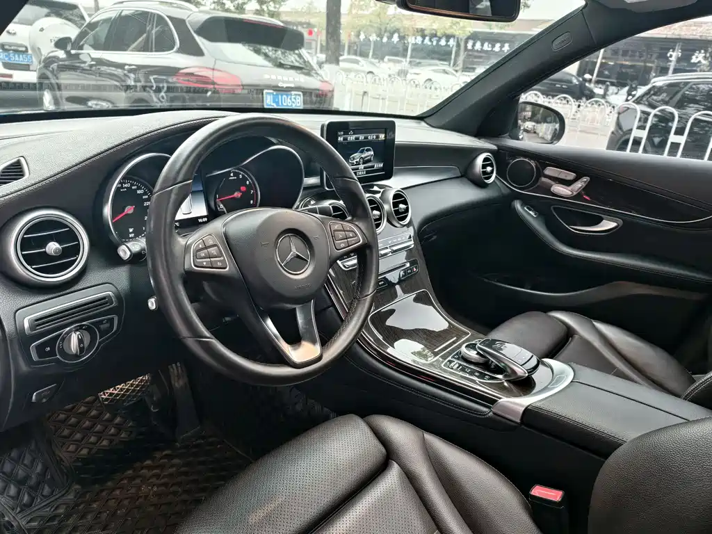 MERCEDES-BENZ GLC
