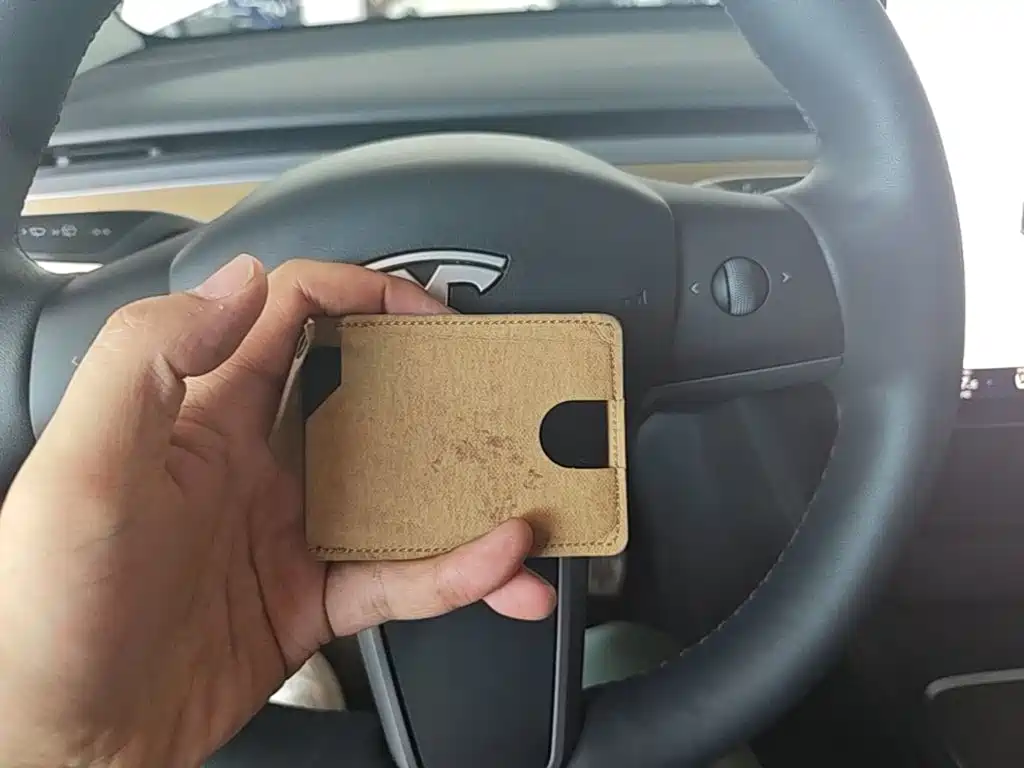 Tesla Model Y — миниатюра 9