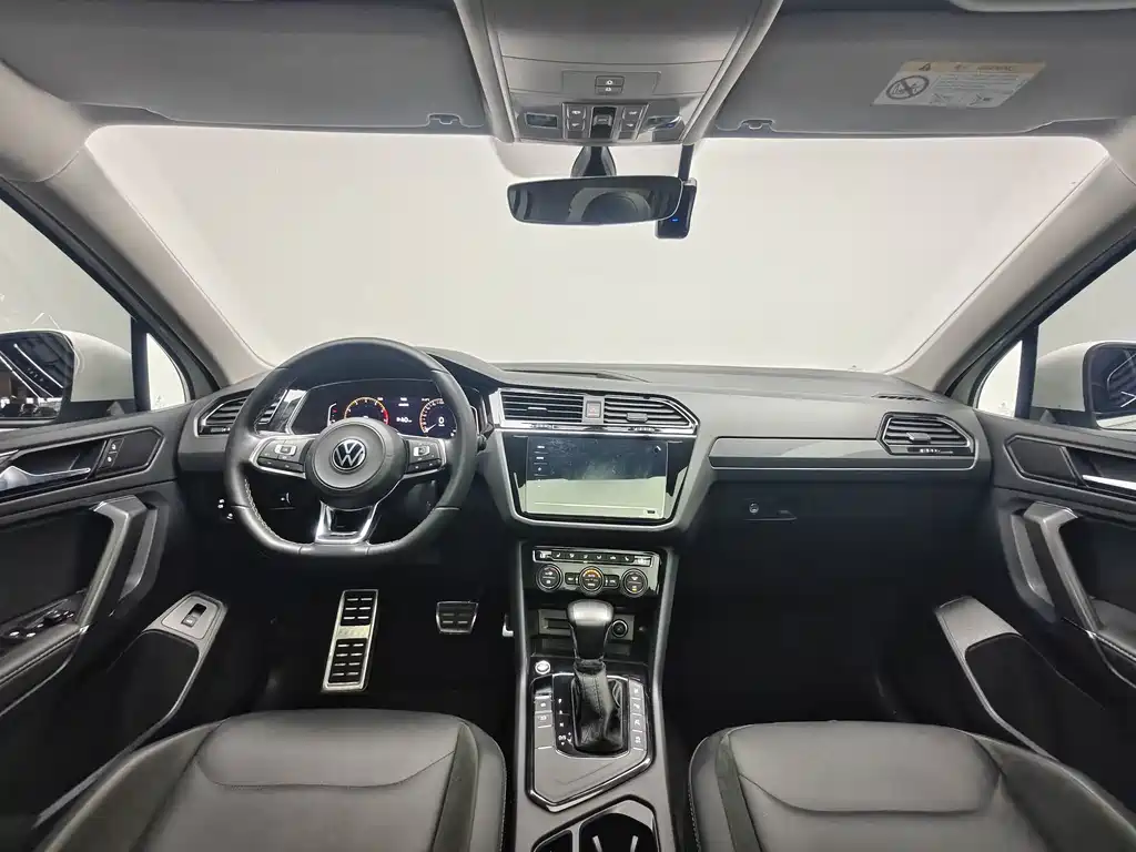 Volkswagen Tiguan L — миниатюра 12