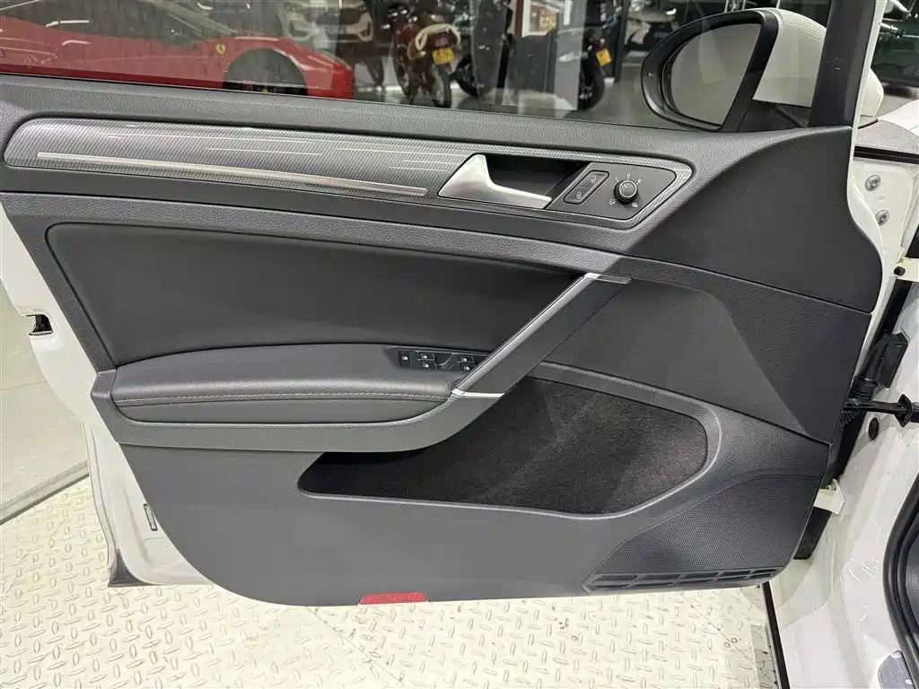 Volkswagen Golf — миниатюра 18