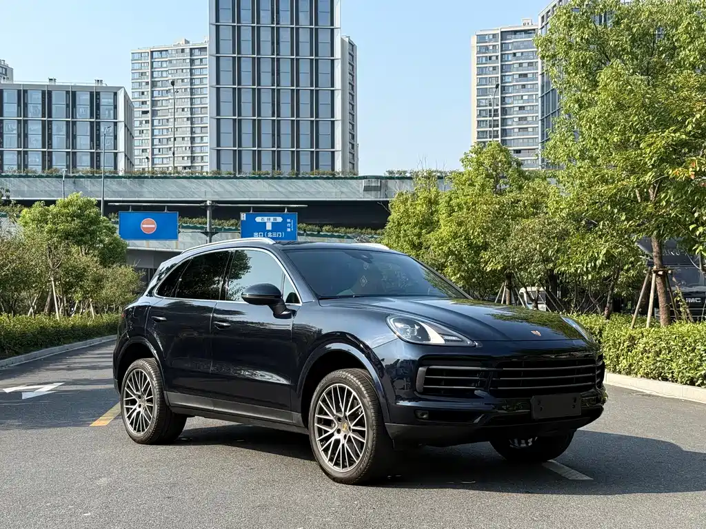 Porsche Cayenne — миниатюра 3