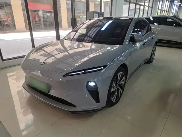 NIO ET5