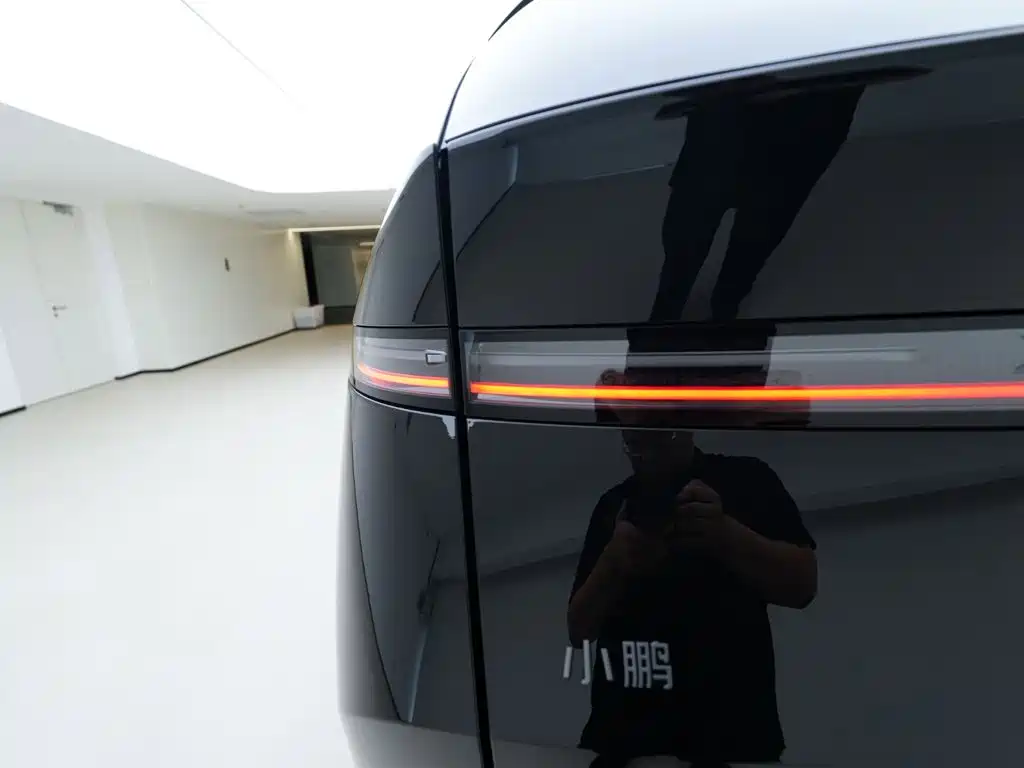 XPeng X9 — миниатюра 9