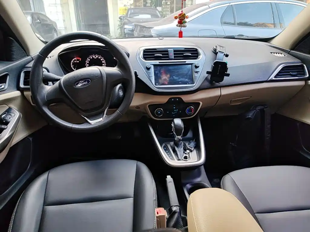 Ford Escort — миниатюра 10