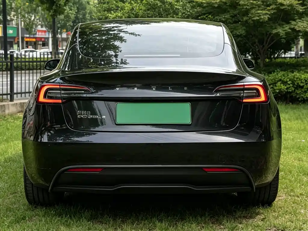 Tesla Model 3 — миниатюра 5