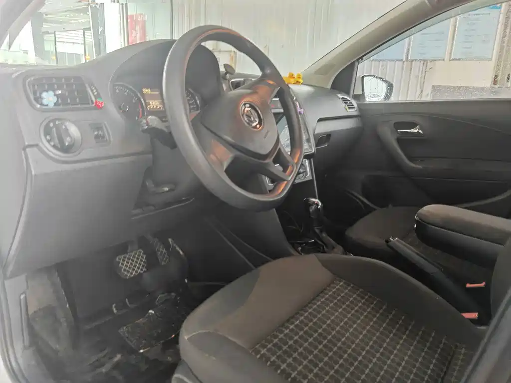 Volkswagen Polo — миниатюра 8