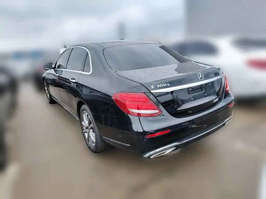 Mercedes-Benz E-Class — миниатюра 7