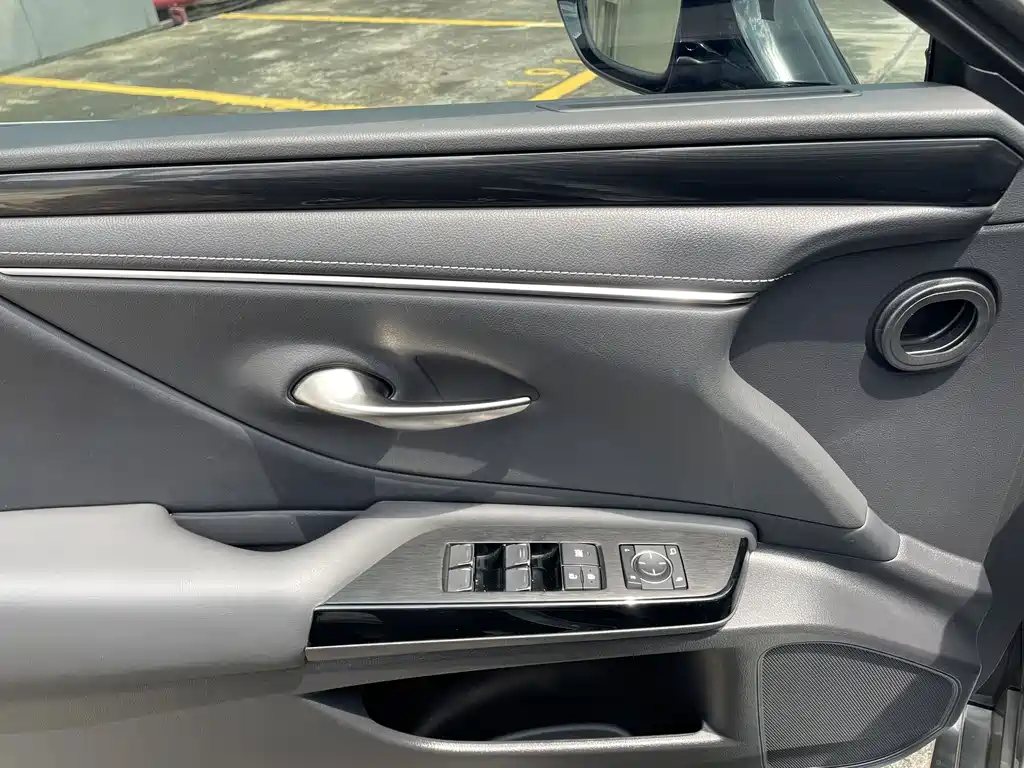 Lexus ES 2021 200