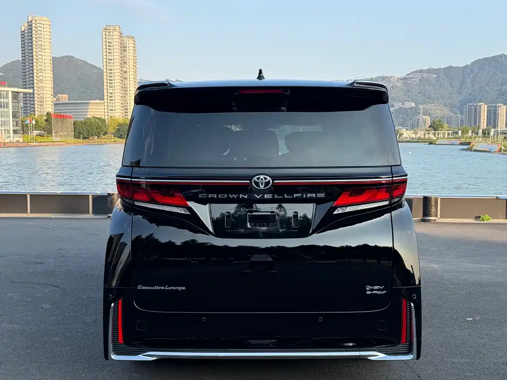 Toyota Vellfire — миниатюра 8