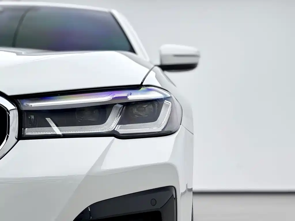 BMW 5 Series — миниатюра 12