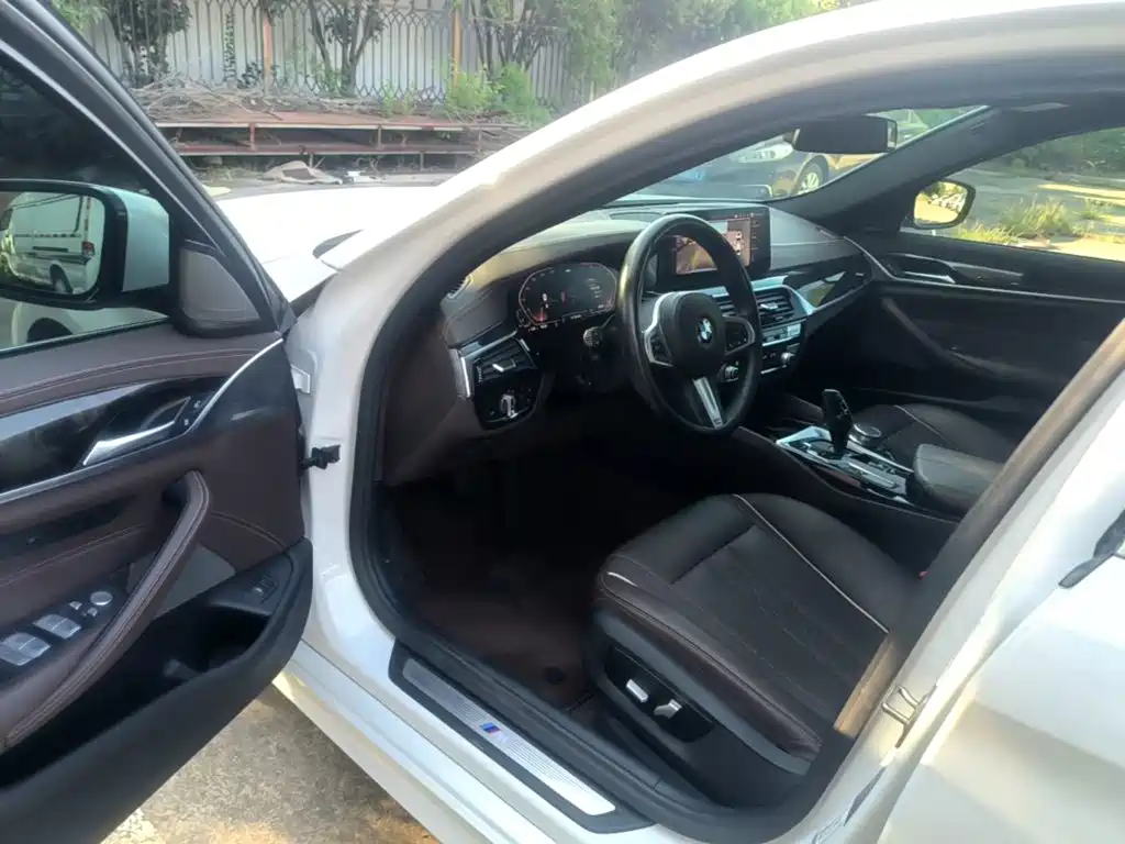 BMW 5 Series — миниатюра 16