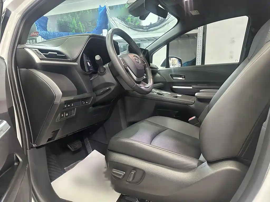 Toyota Sienna — миниатюра 8