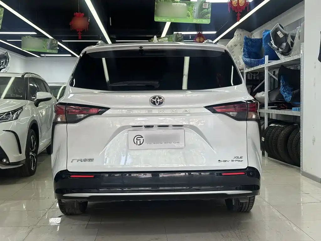 Toyota Sienna — миниатюра 13