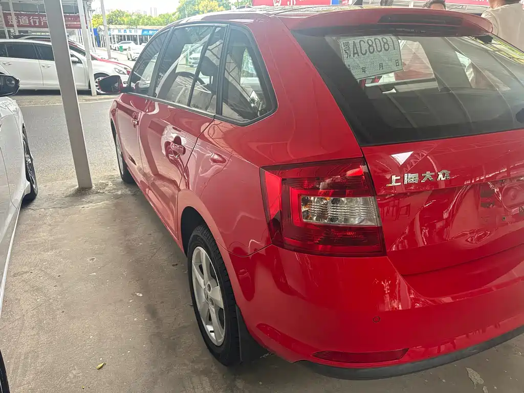 Skoda Rapid Spaceback — миниатюра 9