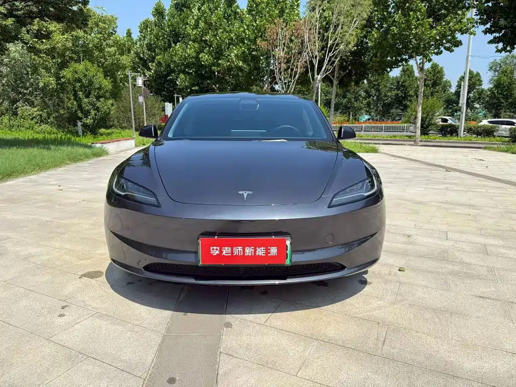 Tesla Model 3 — миниатюра 2
