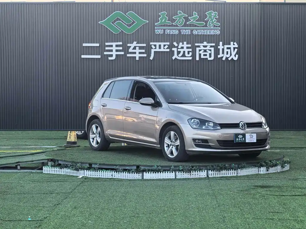 VOLKSWAGEN GOLF