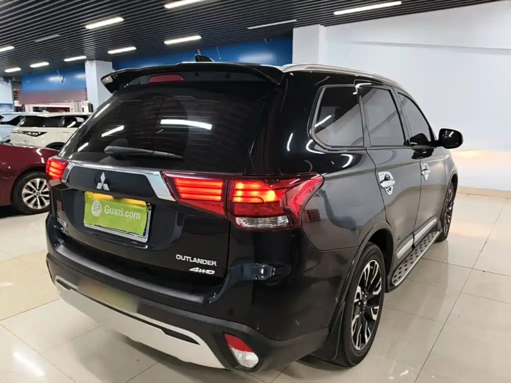 Mitsubishi Outlander — миниатюра 7