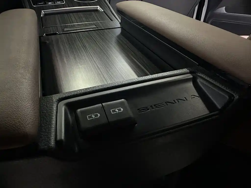 Toyota Sienna — миниатюра 15