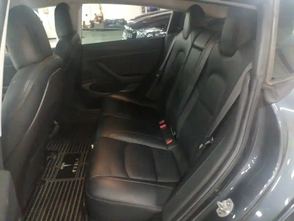 Tesla Model 3 — миниатюра 17
