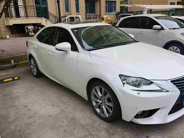 Lexus IS 2015