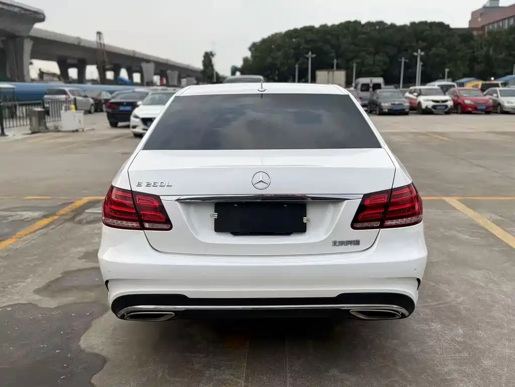 Mercedes-Benz E-Class — миниатюра 7