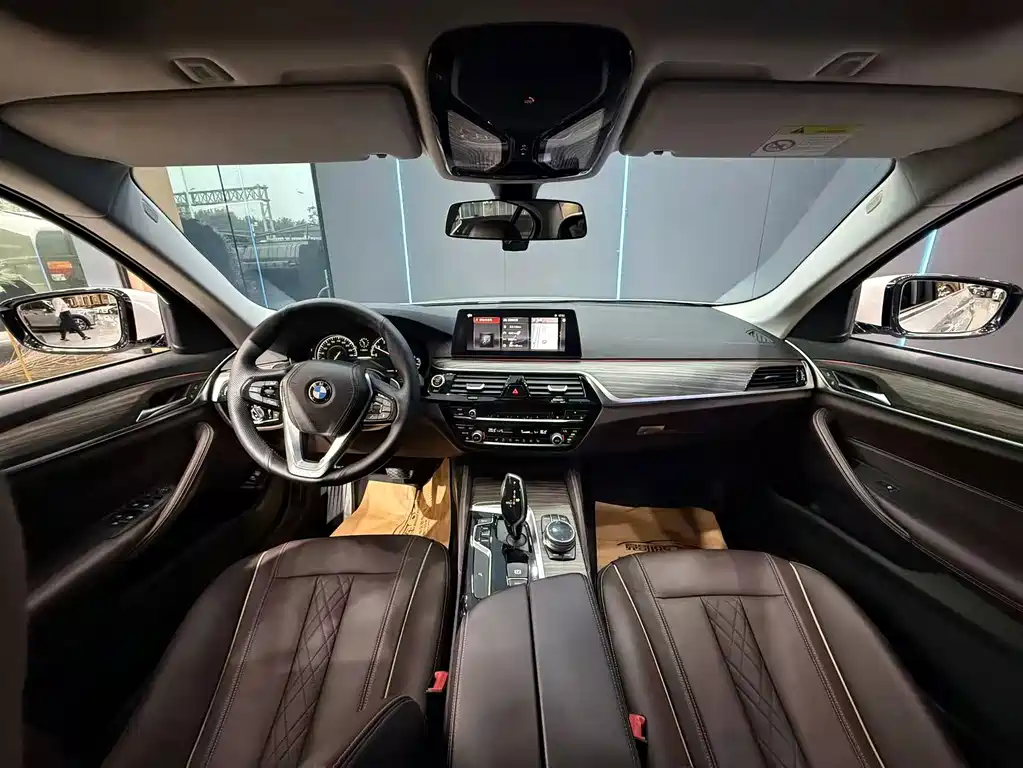 BMW 5 Series — миниатюра 9