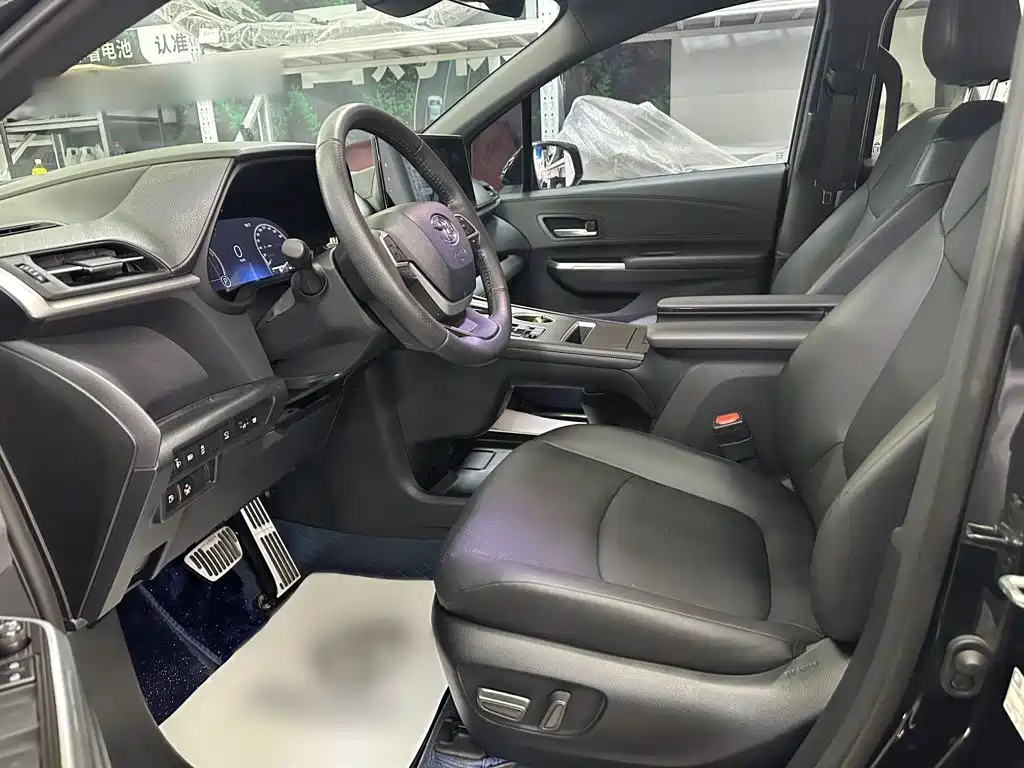 Toyota Granvia — миниатюра 7