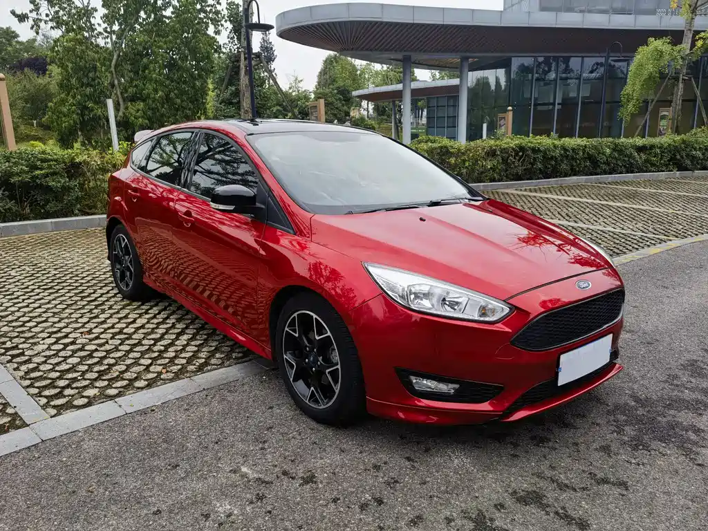 Ford Focus 2017 EcoBoost 180 AT Elite