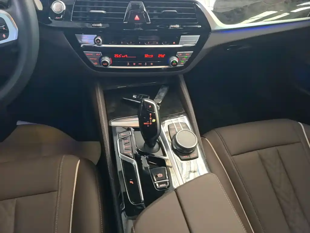 BMW 5 Series — миниатюра 14