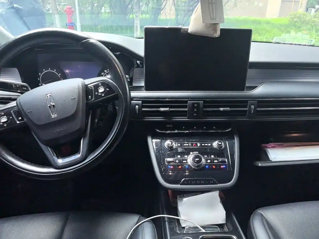 Lincoln Corsair — миниатюра 5