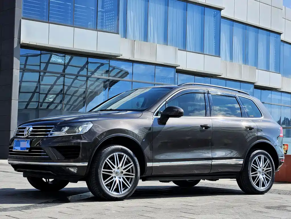 VOLKSWAGEN TOUAREG