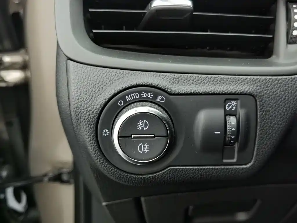Buick Envision Plus — миниатюра 21