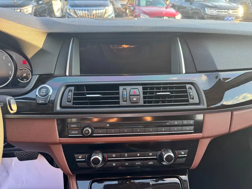 BMW 5 Series — миниатюра 10